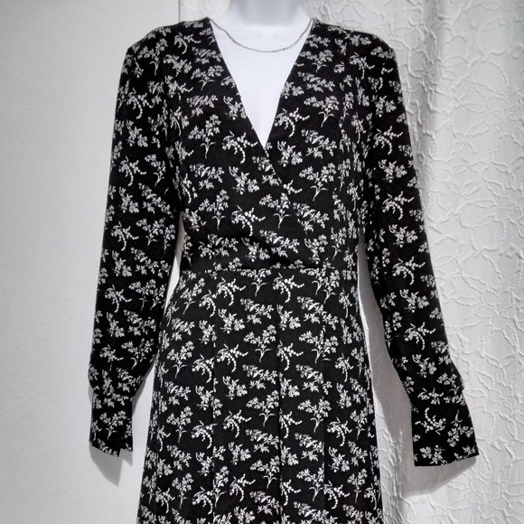 NEW H & M Women Dress Black Floral Pattern Long Sleeve Size 2 Soft Flare Relax - Picture 1 of 16